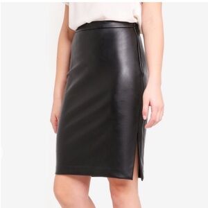 BLACK BANANA REPUBLIC FAUX LEATHER PENCIL SKIRT IN BLACK SIZE US 4